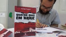 A sessão de autógrafos de Quatro Dias em Abril na 31ª Feira do […]